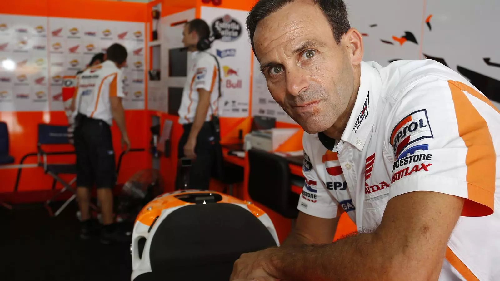 Alberto Puig, en una imatge d'arxiu al box de l'equip Repsol Honda