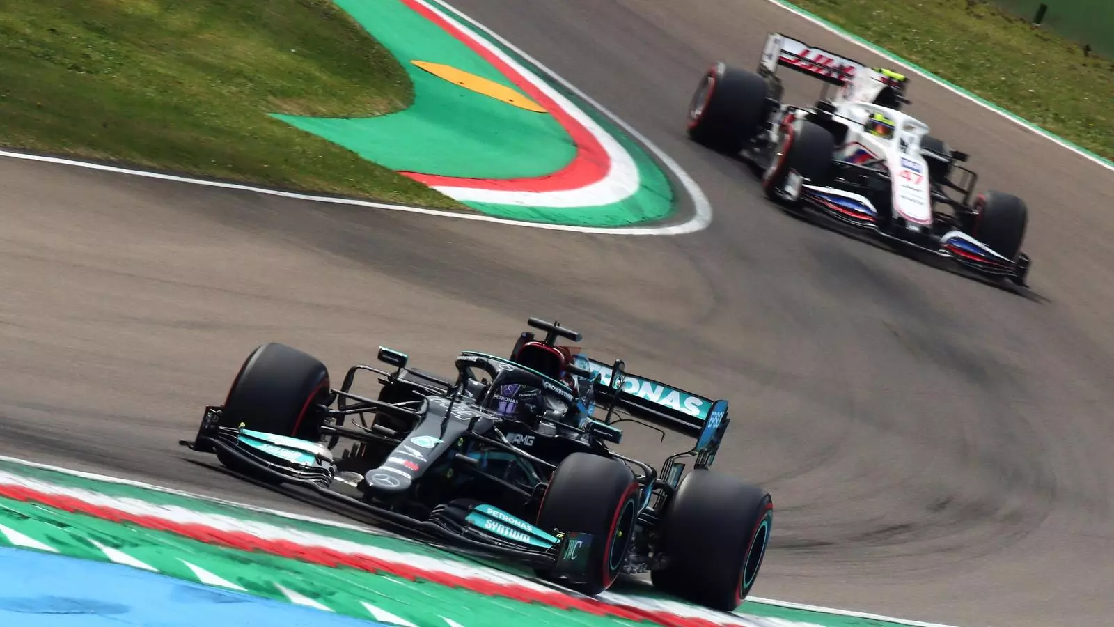 Lewis Hamilton aconsegueix la 'pole' a Imola