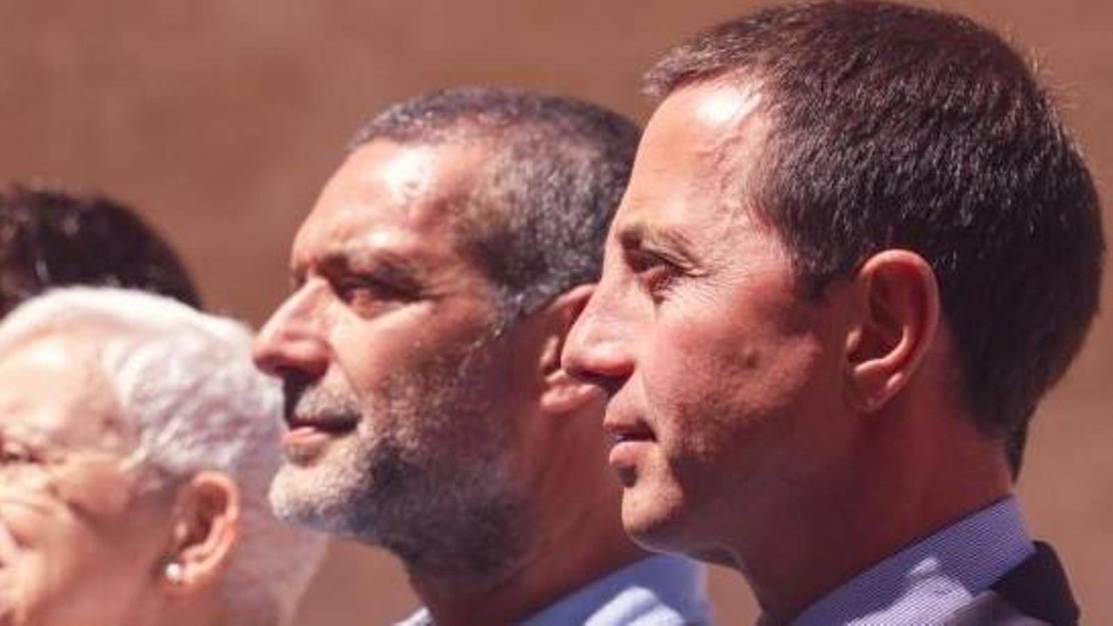 Der Liedermacher Jaume Anglada und der Präsident des Consell de Mallorca, Llorenç Galmés.