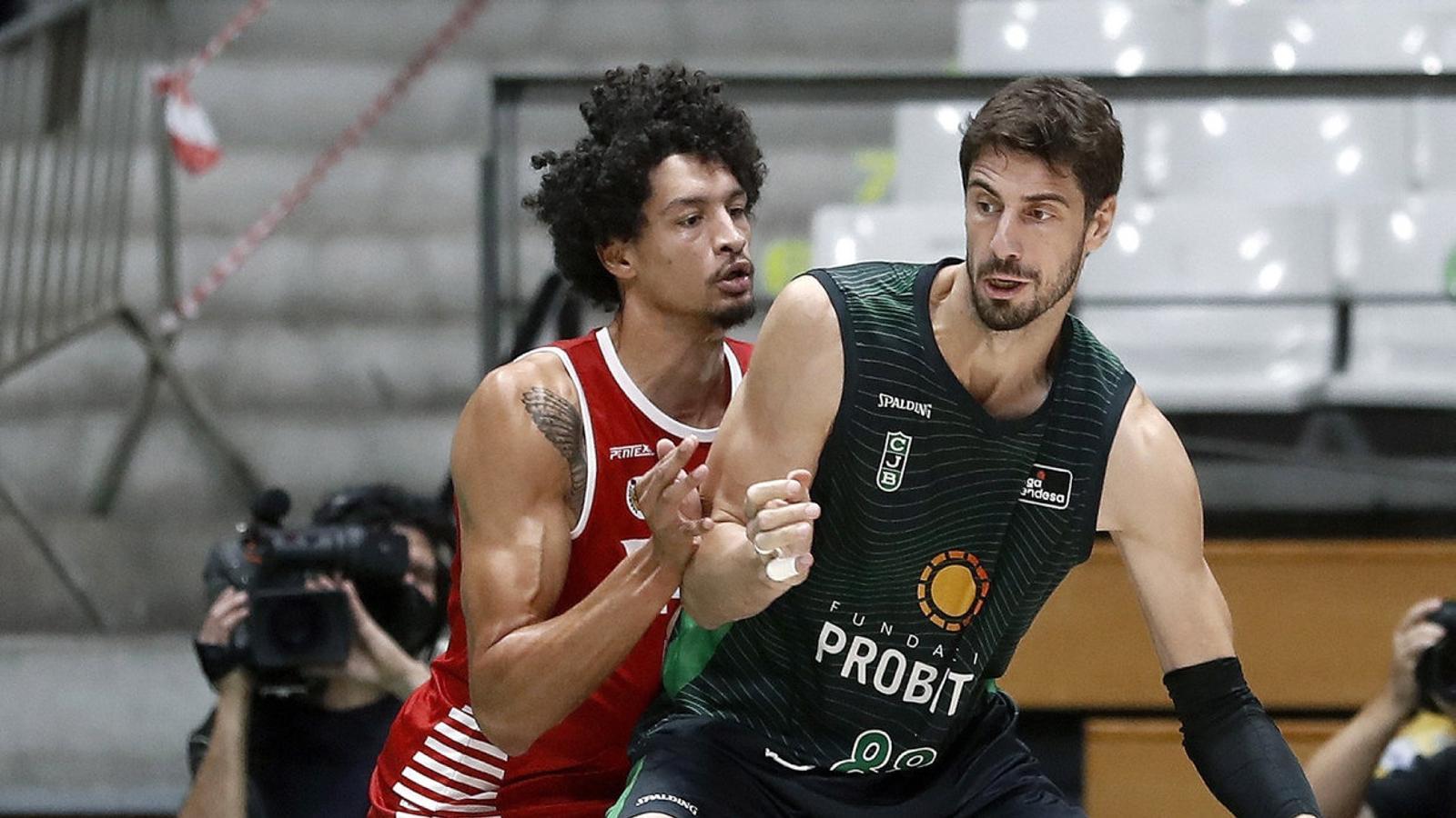 Ismael Bako i Ante Tomic durant el partit.