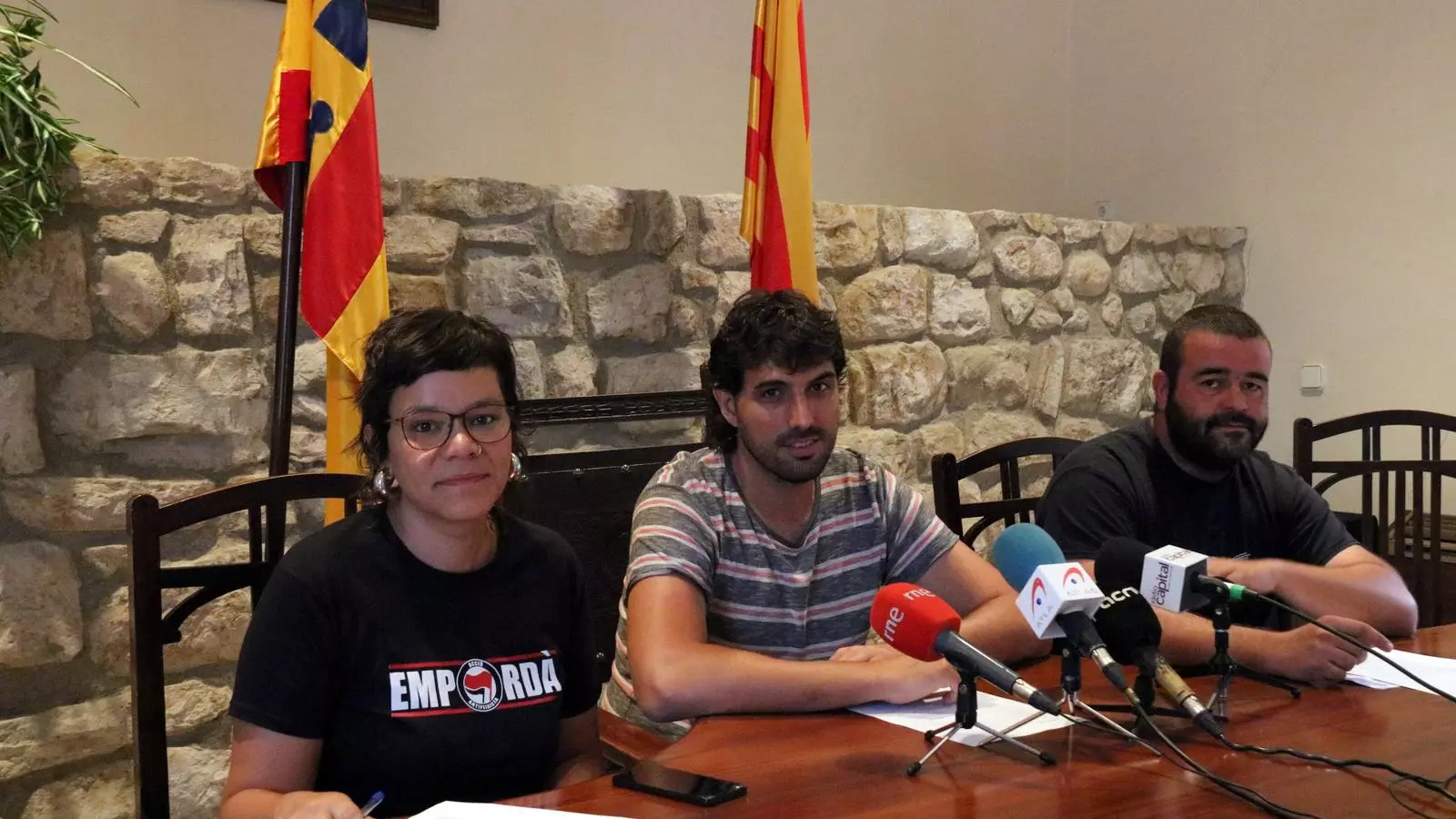 La CUP insta a multar els "grups feixistes" que retiren llaços i estelades dels pobles