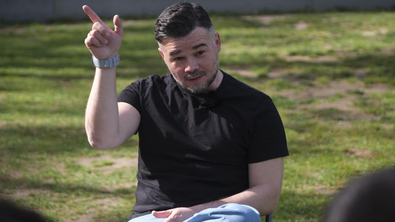 Imatge de Gabriel Rufián aquest mateix dijous abans de l'acte a Barcelona amb Irene Montero