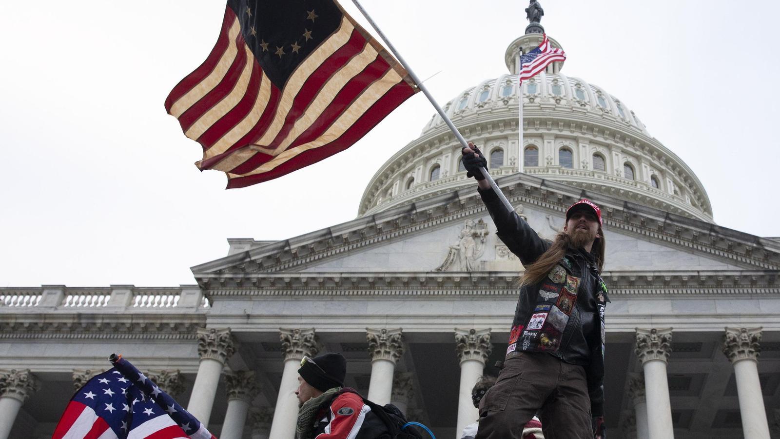 Partidarios de Trump asaltando el Capitolio el 6 de enero