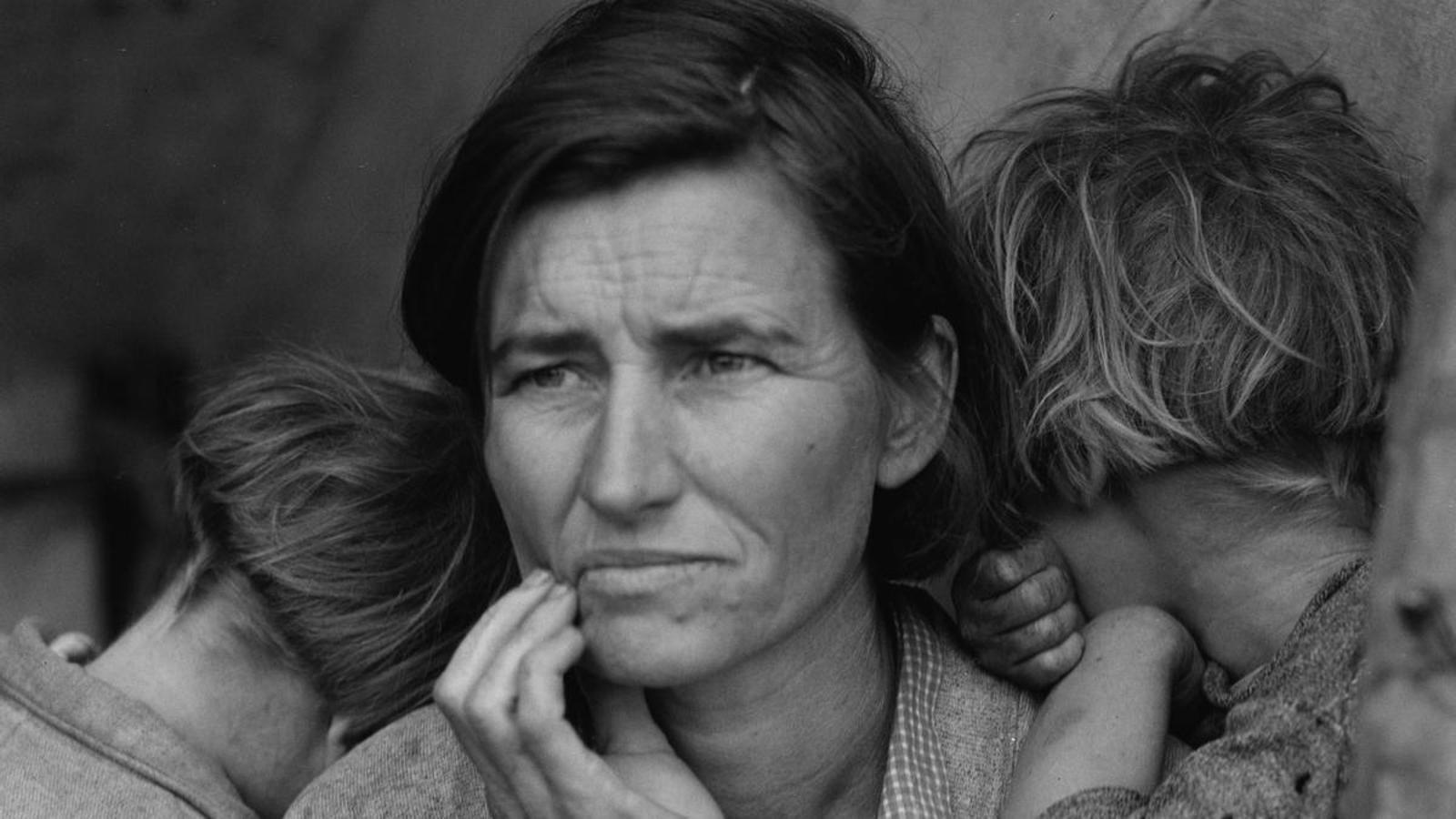 'Florence Thompson y sus hijos en un campamento de recolectores de guisantes. Nipomo, California, 1936'