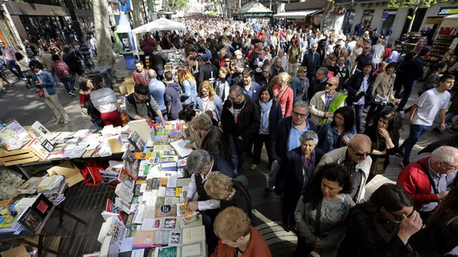 Una imatge de la Rambla del Sant Jordi de l'any passat