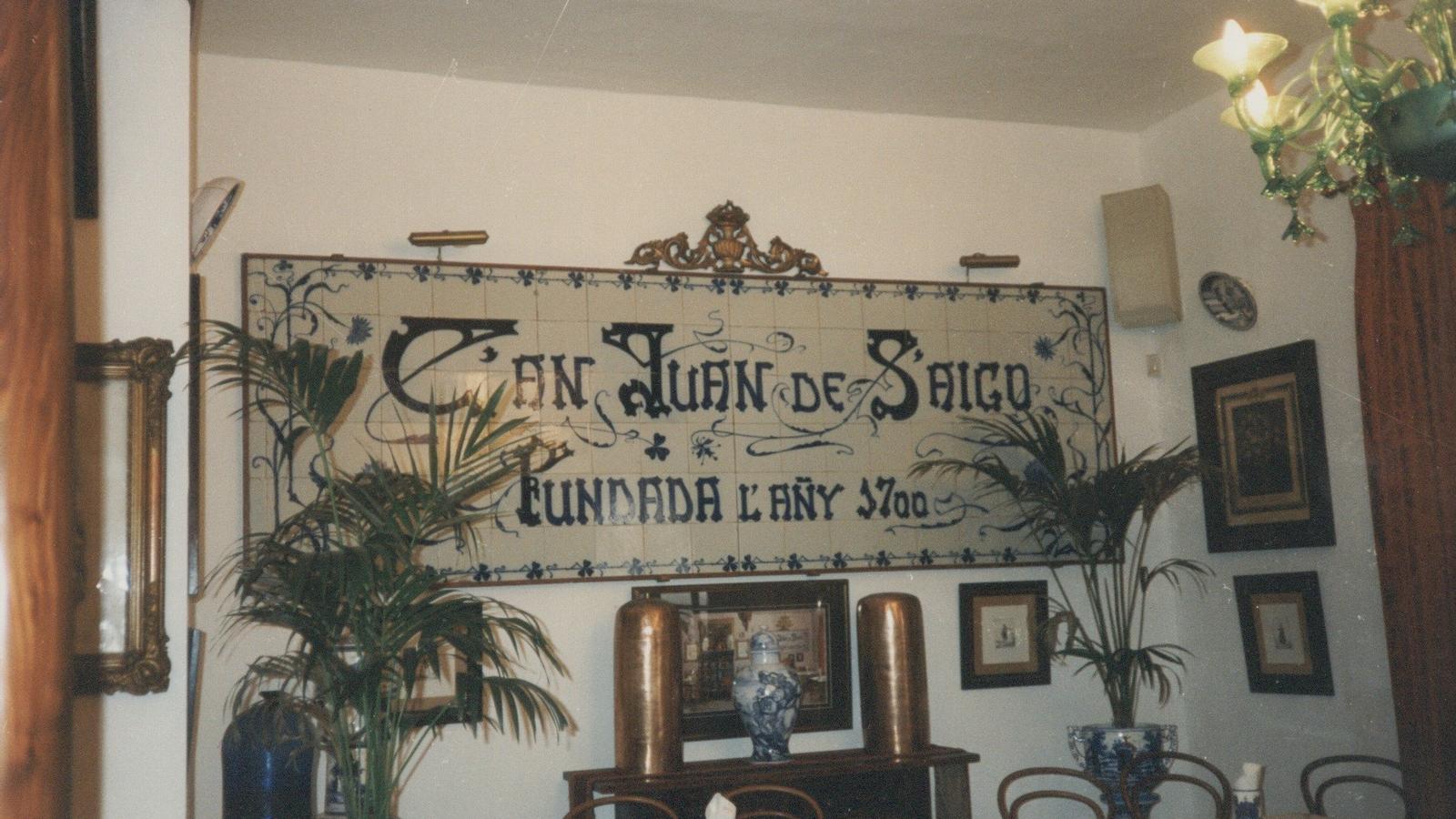 Les dues gelateries de Can Joan de S'Aigo són molt conegudes a Ciutat