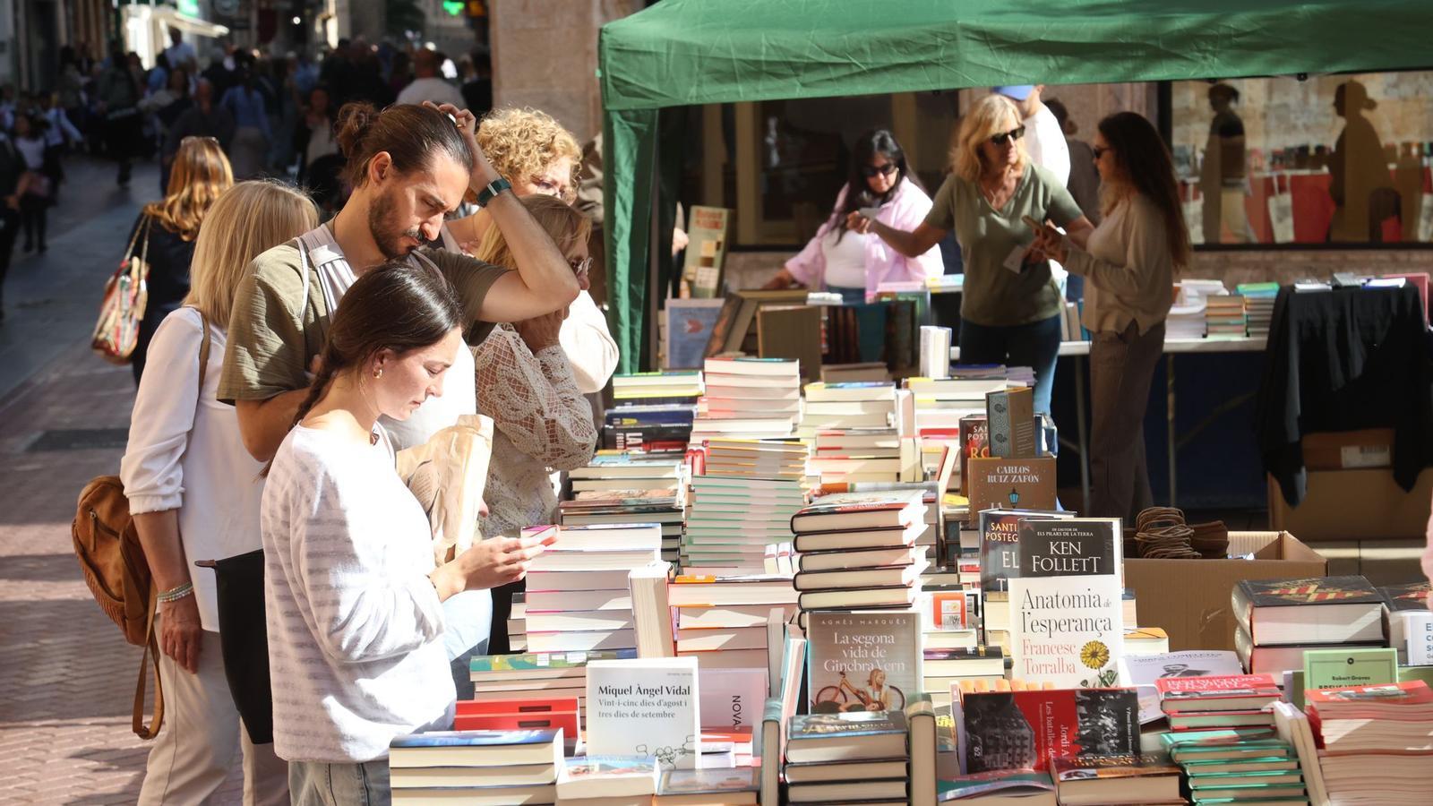 Sant Jordi o la gran il·lusió del llibre: molt renou i poca literatura?