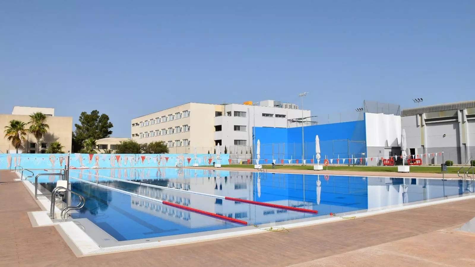 Imatge de la piscina del pavelló.