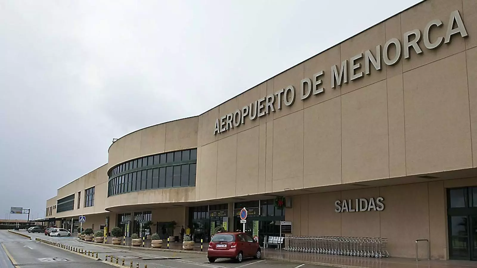 L'aeroport menorquí acollirà el primer sistema de control virtual que s'implantarà a l'Estat espanyol.