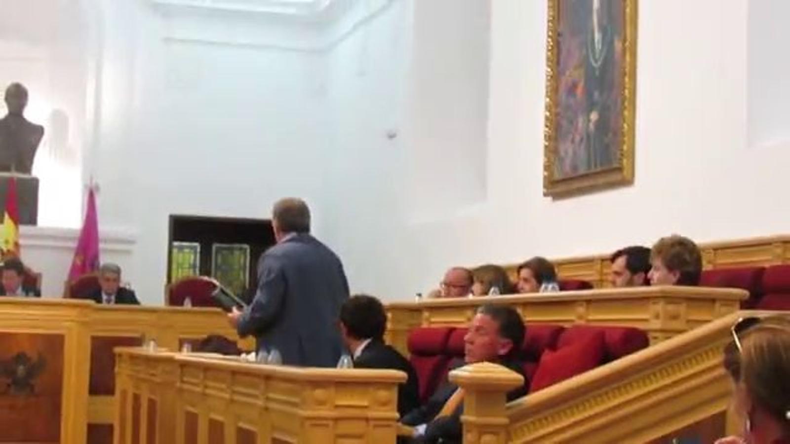 Indignació amb els regidors del PP a Toledo per abandonar el ple quan parlaven pares de nens malalts de càncer