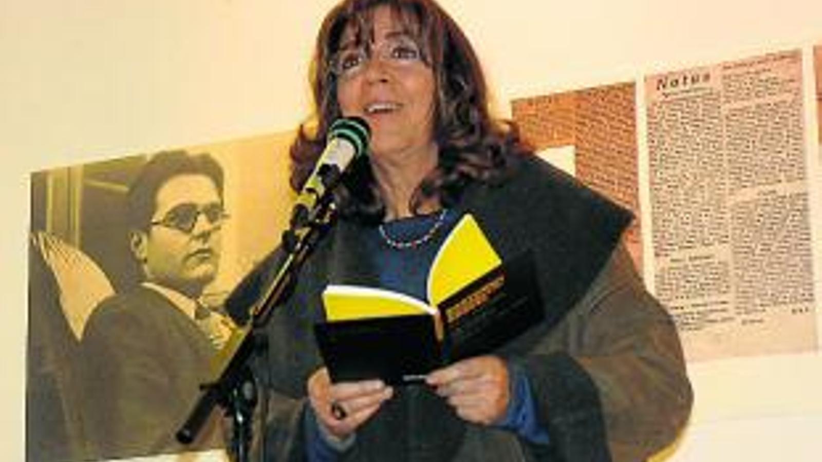 La cantant Maria del Mar Bonet recità un poema en la inauguració de l'exposició.