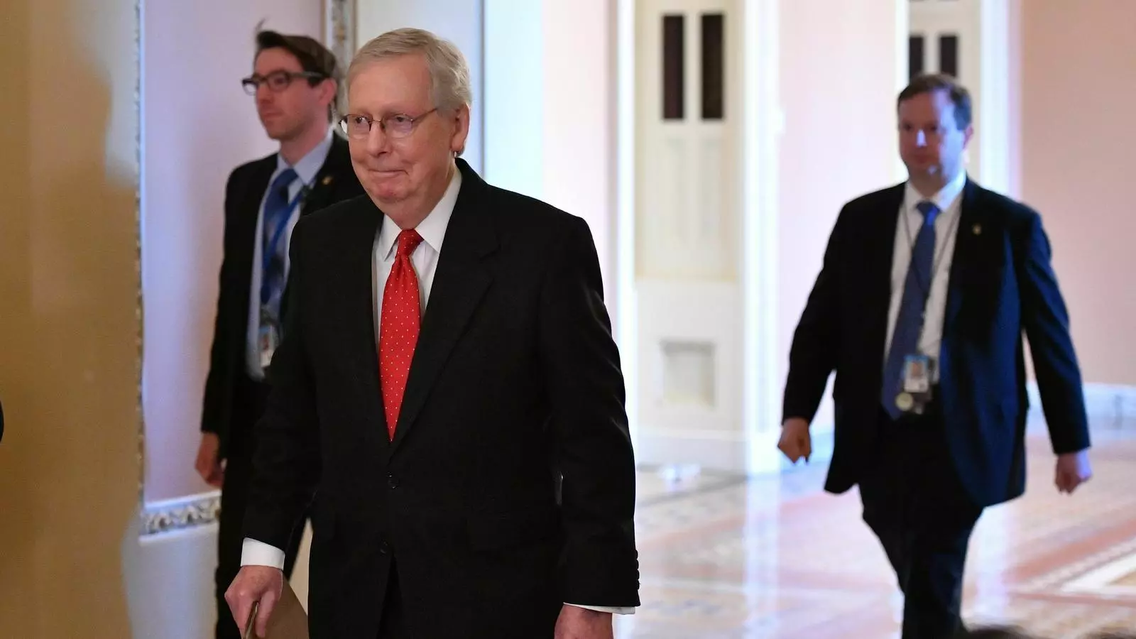 El portaveu dels republicans al Senat, Mitch McConnel, dicta les normes per a l'impeachment a la cambra alta i vol un procès sense testimonis.