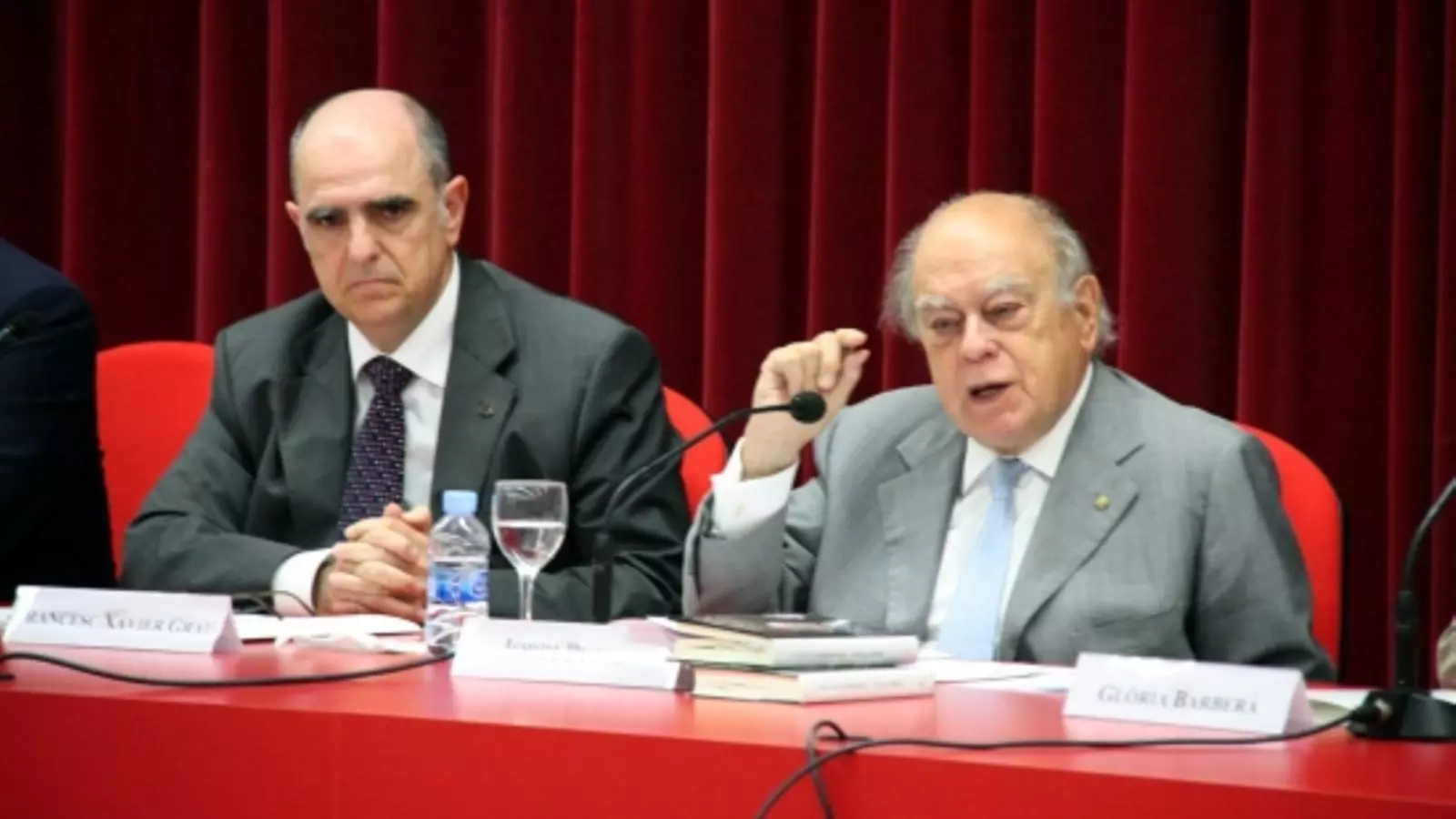 Jordi Pujol, durant la seva intervenció a la Universitat Rovira i Virgili, al costat del rector Francesc Xavier Grau.