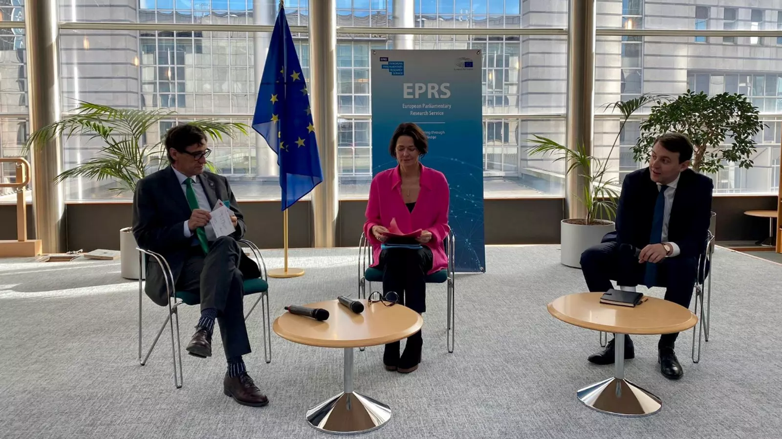 El líder del PSC, Salvador Illa, ha presentat el seu llibre a Brussel·les amb la presidenta de la Comissió Especial del Parlament Europeu sobre la pandèmia, Kathleen van Brempt, i l'eurodiputat del PSC Javi López