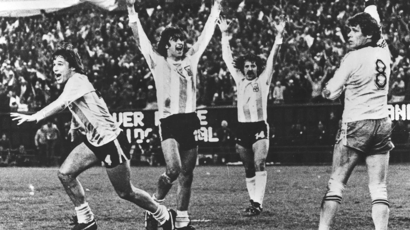 Jugadors argentins durant un partit del Mundial de futbol del 1978 celebrat a l'Argentina