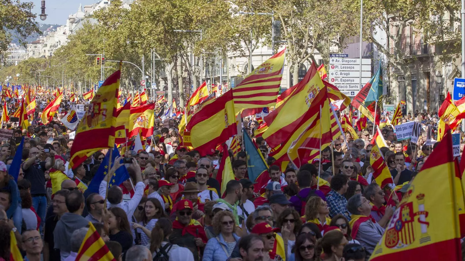 Manifestació unionista al passeig de Gràcia