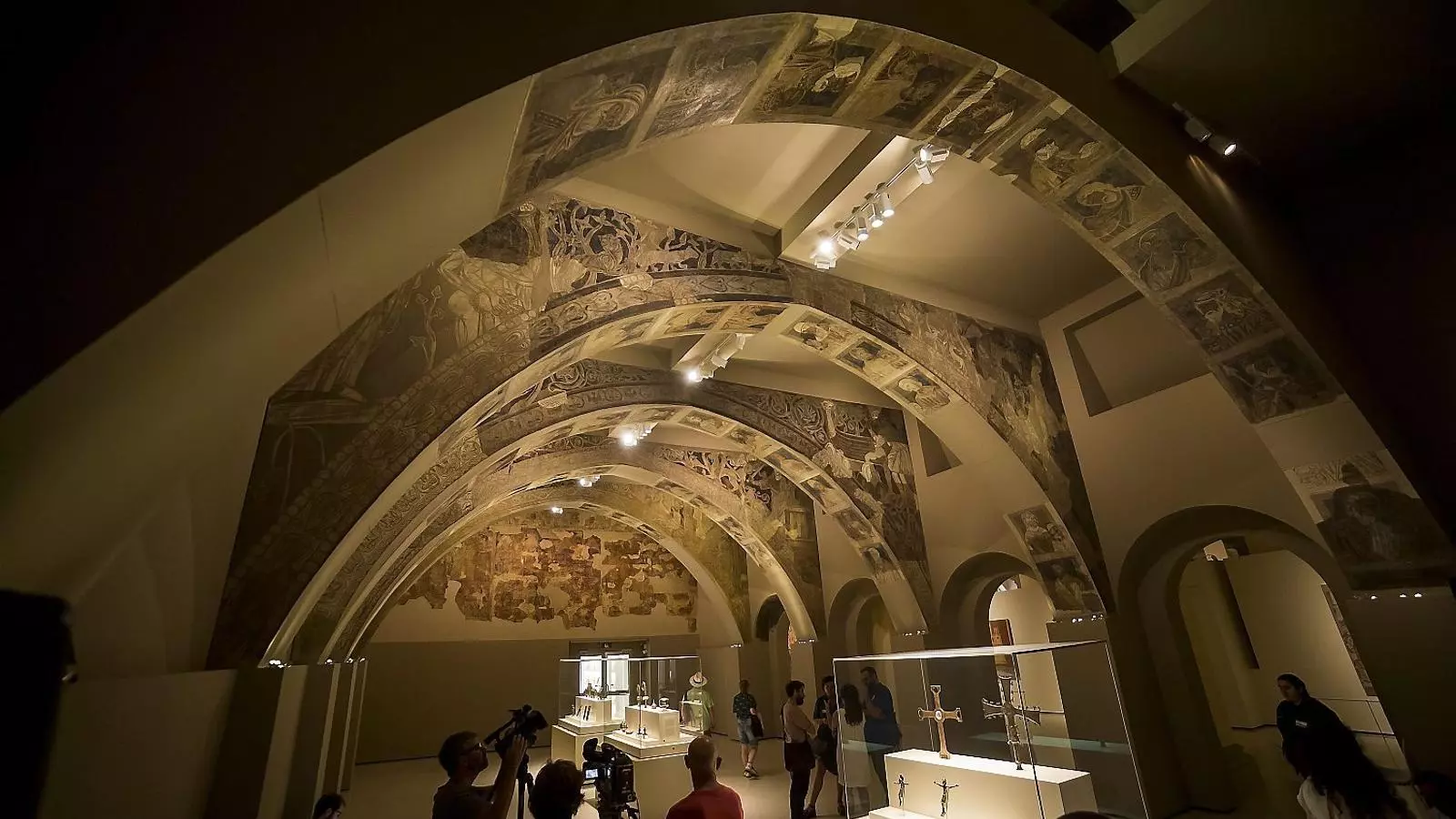 La sala del MNAC on s’exposen murals de Sixena.