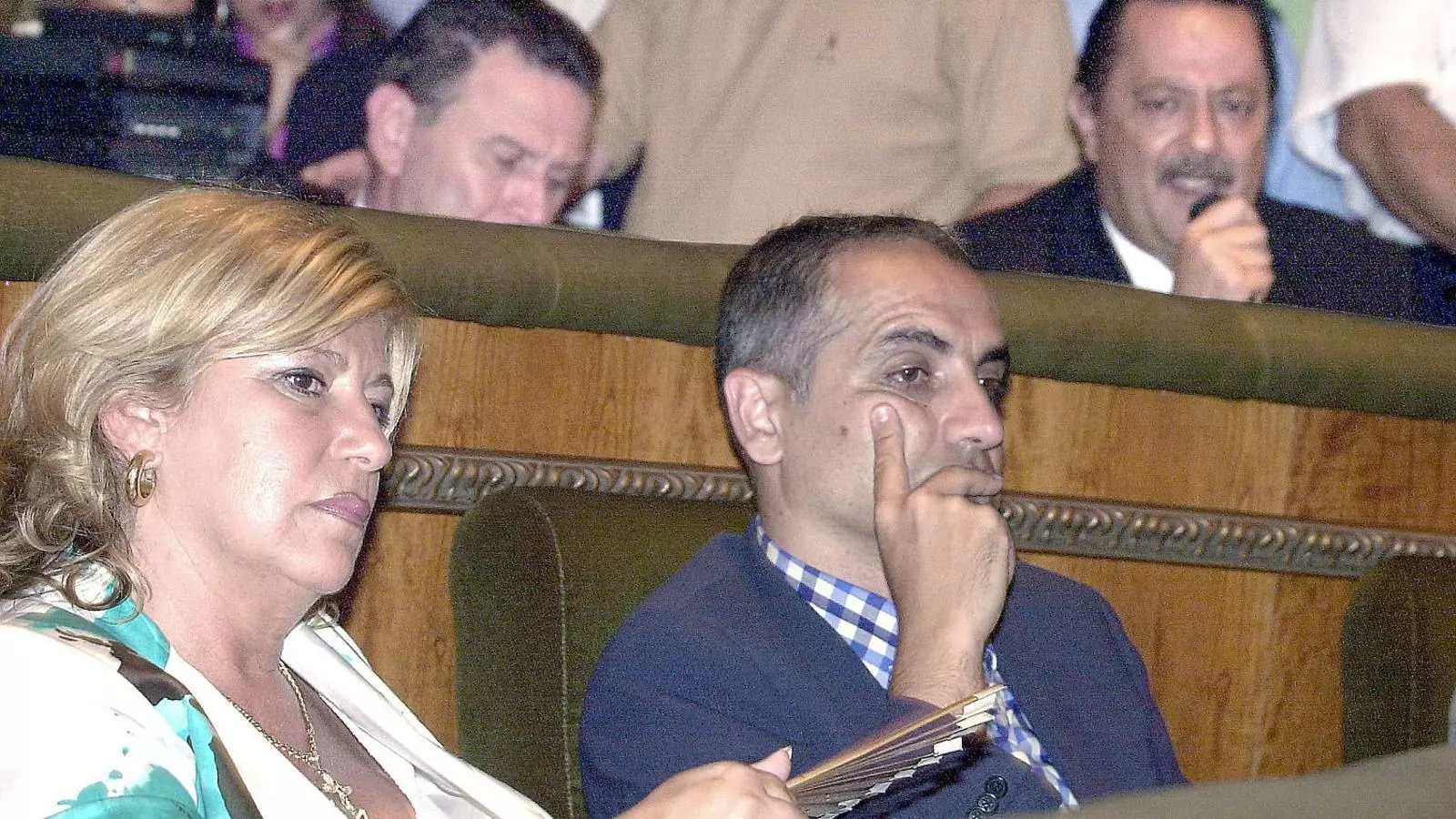 Marisol Yagüe ja convertida en alcaldessa després de desbancar Julián Muñoz, al fons.