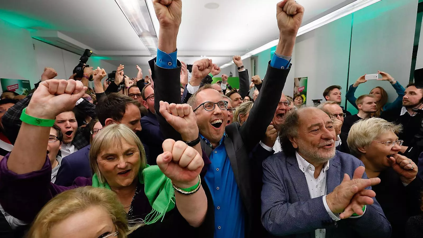 Simpatitzants d’Els Verds celebrant el creixement del suport electoral d’aquest partit a l’estat de Hessen.
