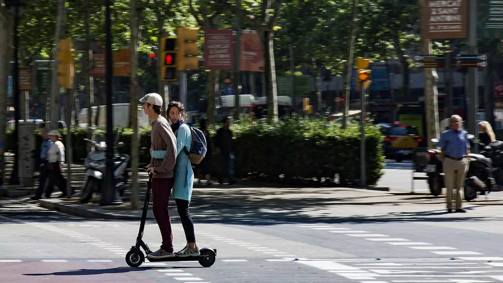 La proliferació de patinets elèctrics ha obligat a les institucions menorquines a prendre mesures per a regular el seu ús.