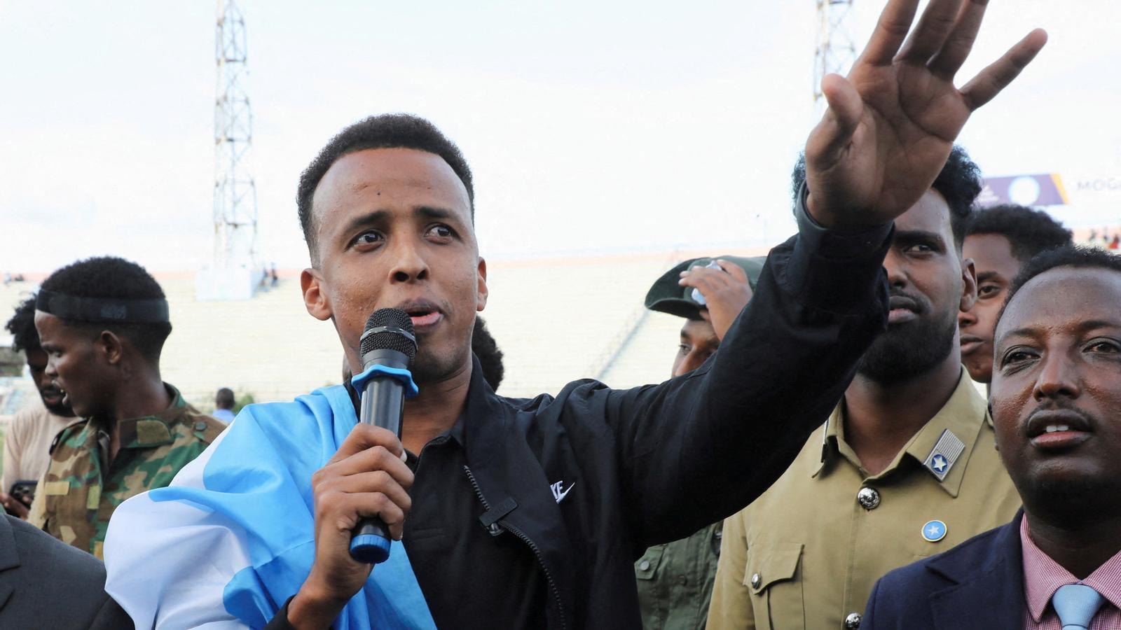 Fans welcome Somali referee Omar Artan, who was denied entry into the United States.