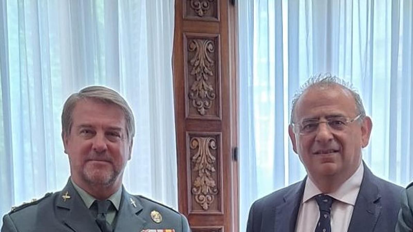 El general de la Guardia Civil en las Baleares y el delegado del gobierno español, Alfonso Rodríguez