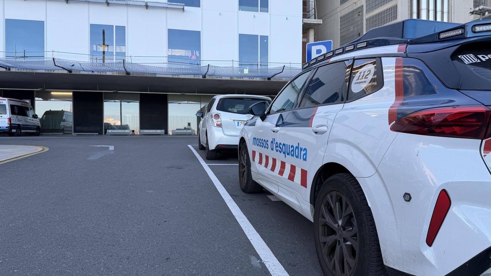 Imágenes del exterior del hospital Joan XXIII de Tarragona, con presencia policial, este jueves por la mañana