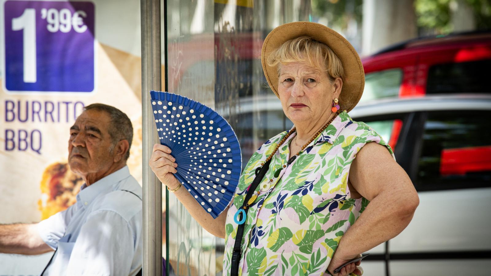 Eine Frau mit einem Fächer.
