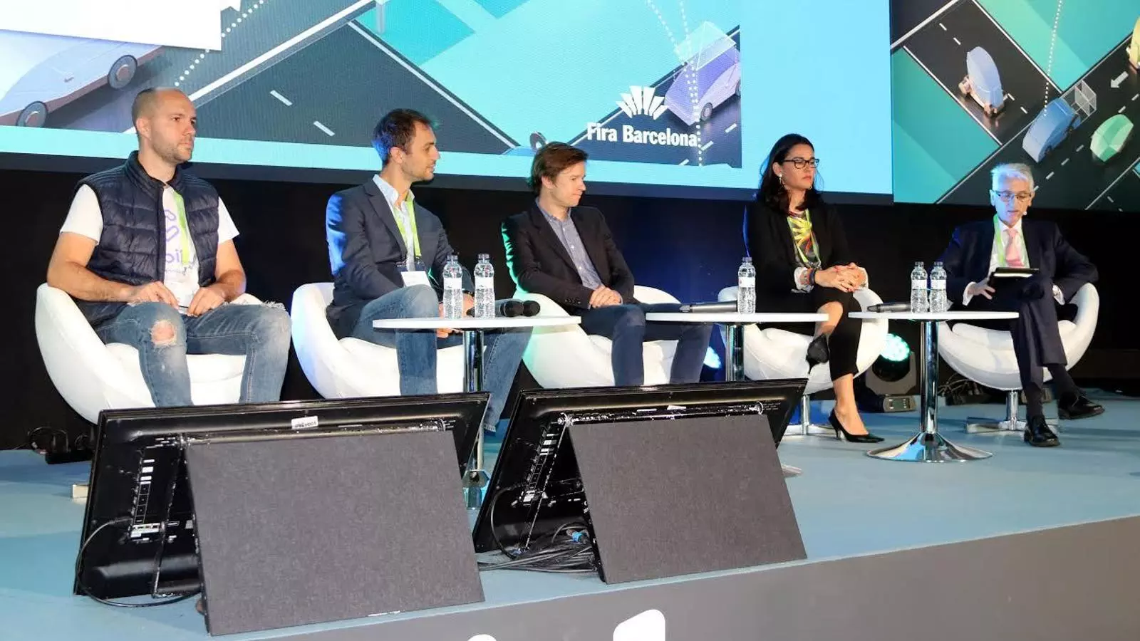 Els responsables de Cabify, Blablacar, Drivy i Socialcar (d'esquerra a dreta) durant la taula-debat al Connected Hub del Saló Automobile Barcelona