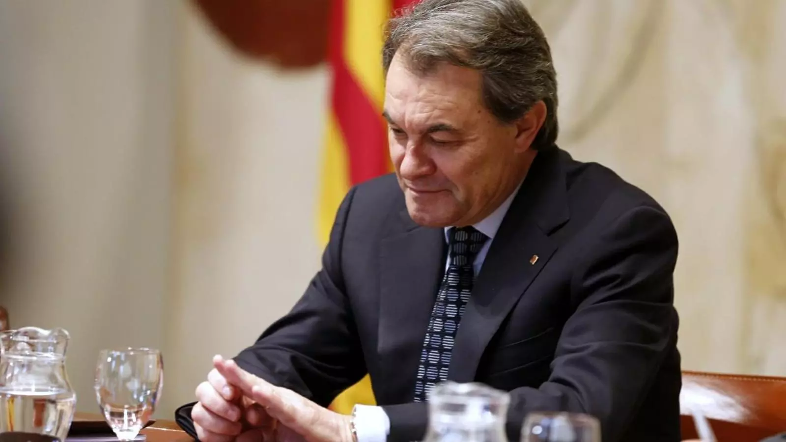 El president de la Generalitat en funcions, Artur Mas, en la reunió de Govern d'aquest dimarts, la primera del 2016 / FRANCESC MELCION