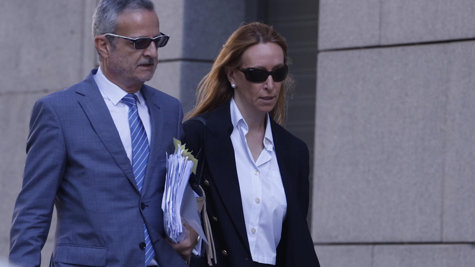 Leticia de la Hoz arriving at the National Court accompanied by her lawyer, Carlos Bautista