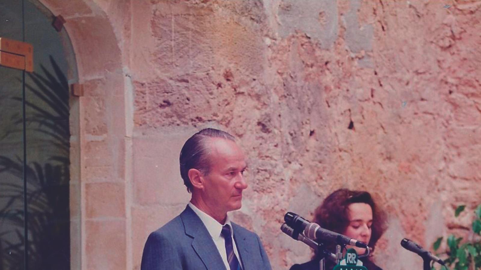 Reinhard Mohn, en la inauguración de la biblioteca el 23 de abril de 1990.