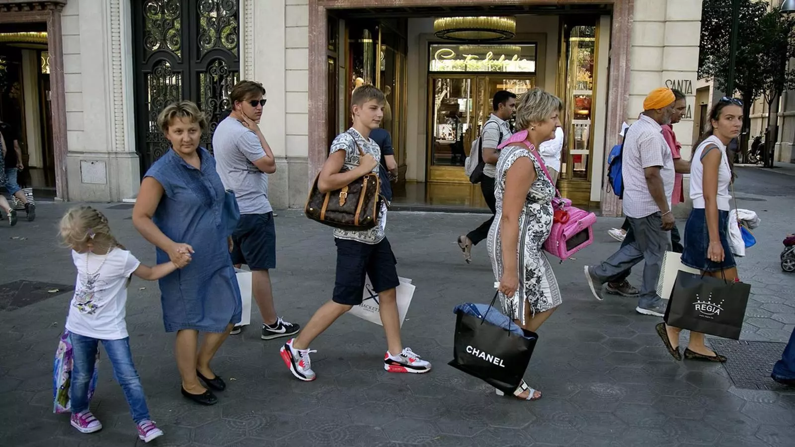 Passeig de Gràcia, la ciutat dels (turistes) afortunats