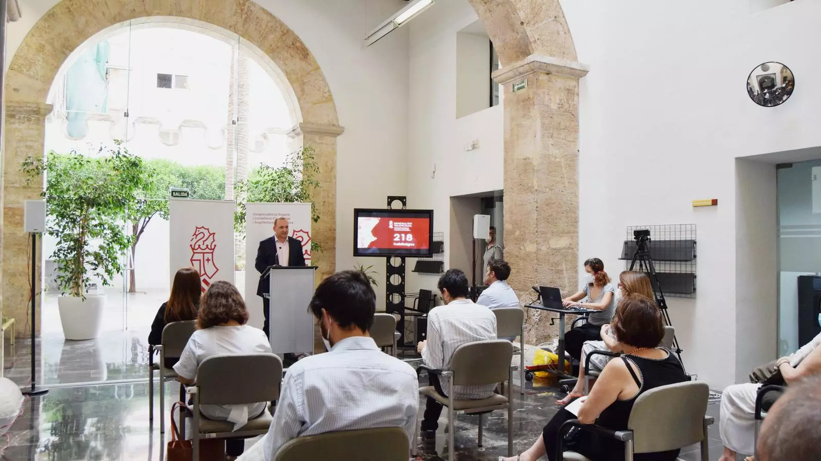 El vicepresident segon i conseller d'Habitatge i Arquitectura Bioclimàtica, Rubén Martínez Dalmau, durant l'anunci de la compra de 218 habitatges que el Banc Sabadell tenia previst vendre al fons de capital risc Cerberus