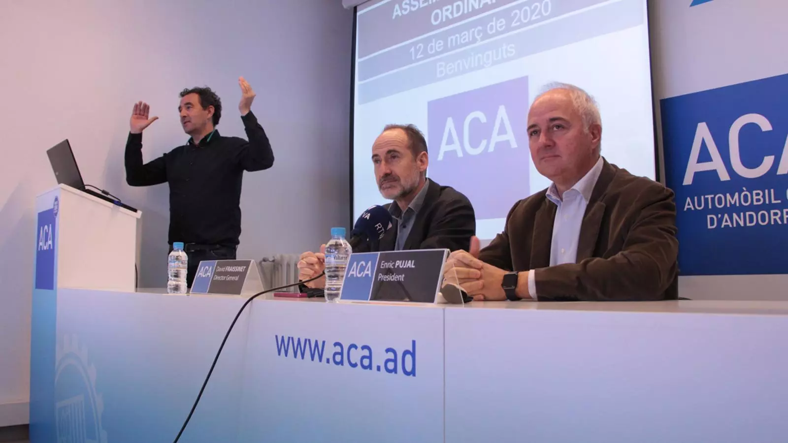 El secretari general de l'ACA Toti Sasplugas, el director general David Freissinet i el president Enric Pujal, durant la roda de premsa de balanç de la campanya 'Missió zero accidents'. / M. P. (ANA)