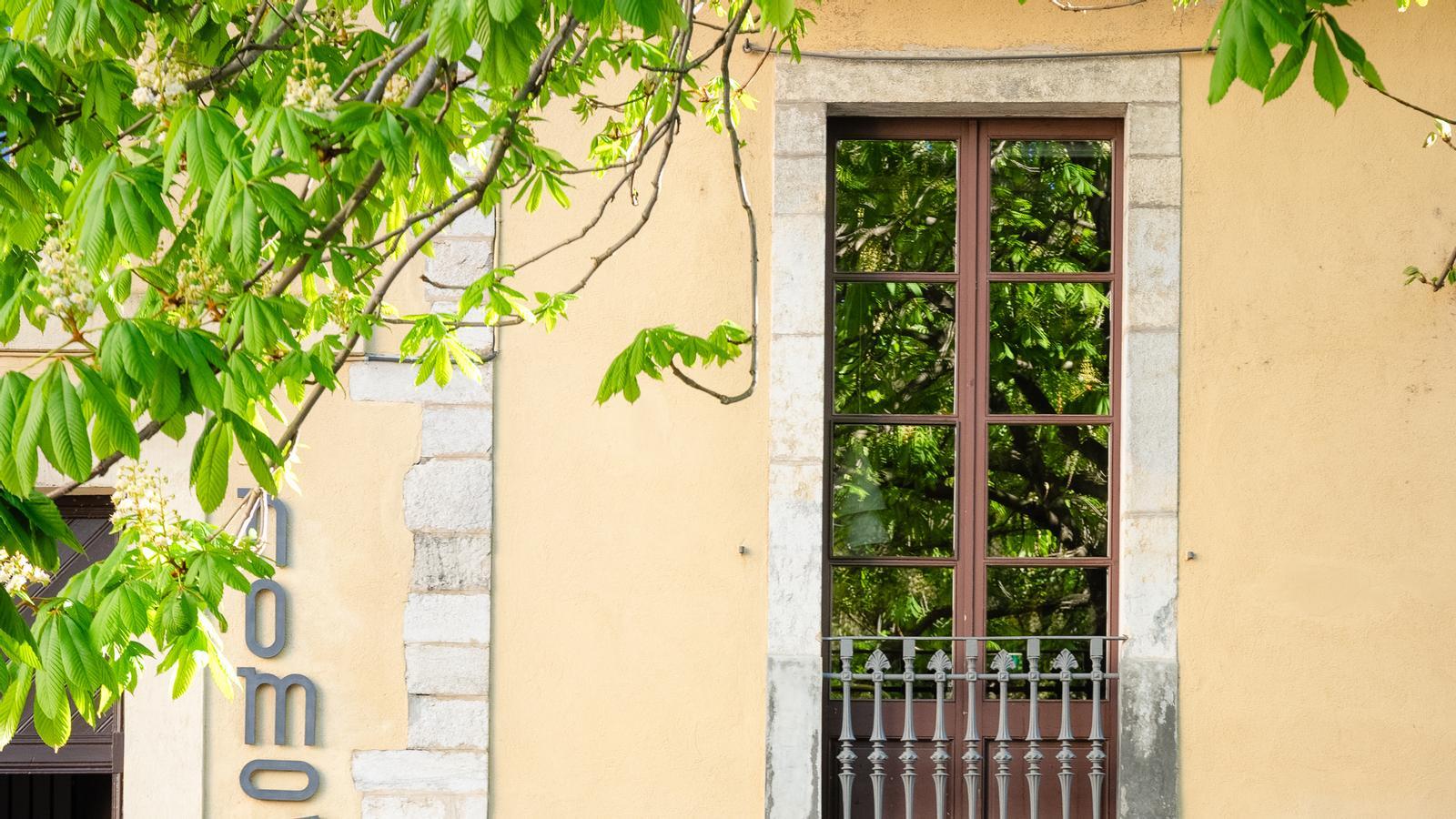 Alumnos, exalumnos y profesores del Aula de Escritura Vicenç Pagès Jordà del Ayuntamiento de Girona, en el Centro Cultural La Mercè