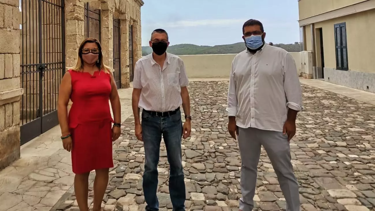 La consellera de Cultura de Mallorca, Bel Busquets, el conseller de Cultura de Menorca, Miquel Àngel Maria i el senador Vicenç Vidal.