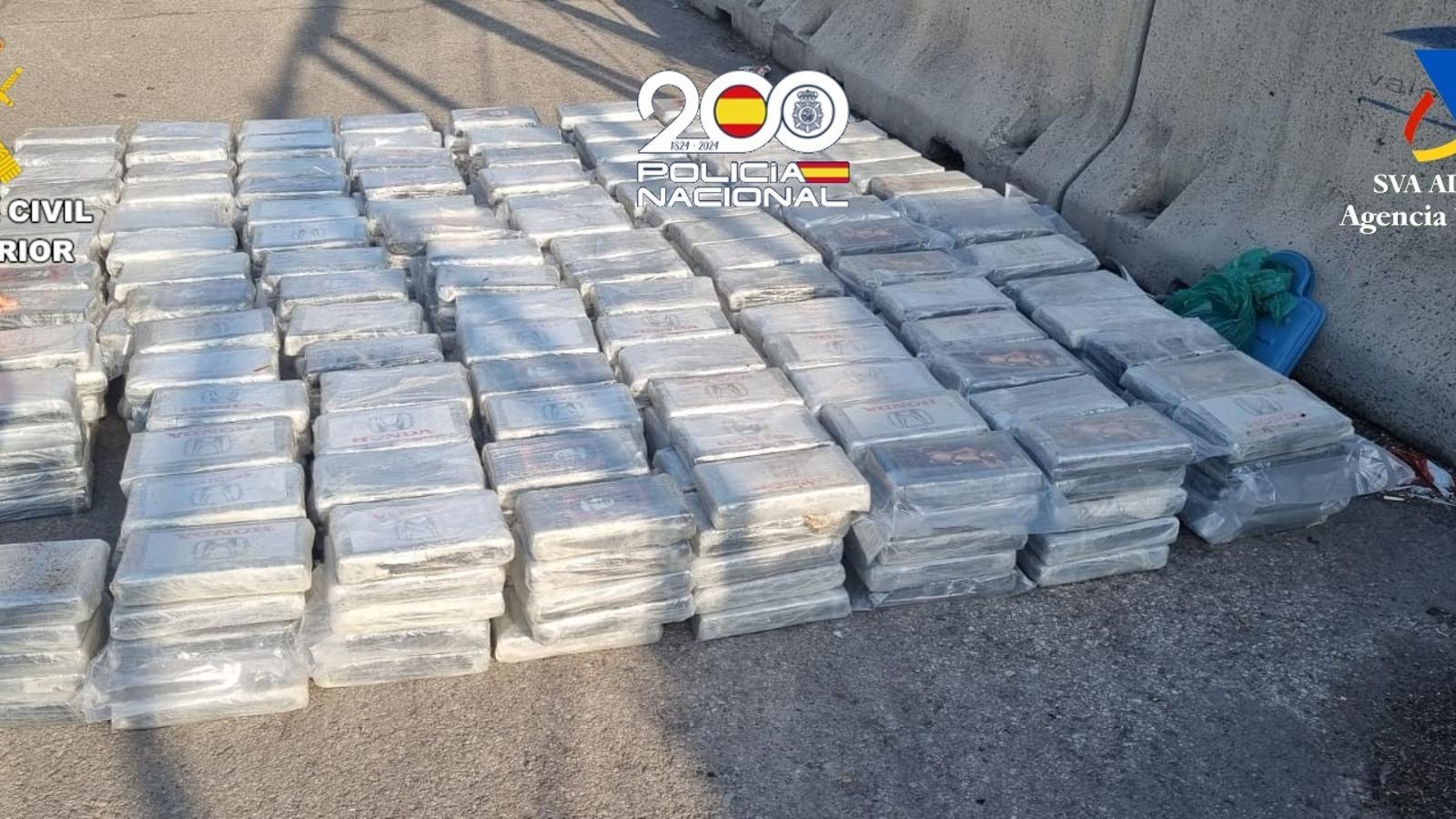675 kilos of cocaine hidden in a truck from Ibiza were seized at the port of Valencia.