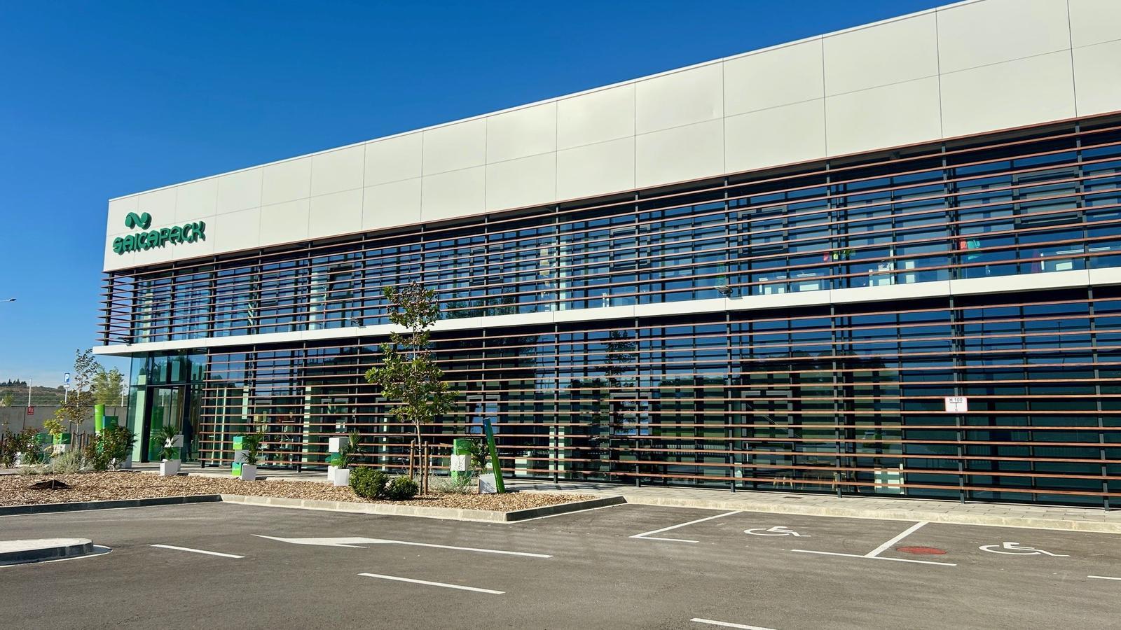 Facade of the new Saica Pack plant in Sant Esteve Sesrovires.