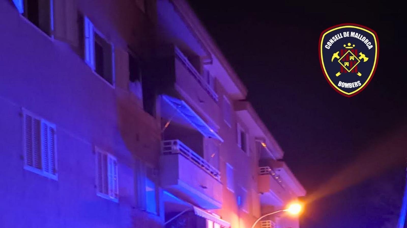 Efectivos de Bomberos de Artà y de Felanitx han intervenido para apagar el fuego