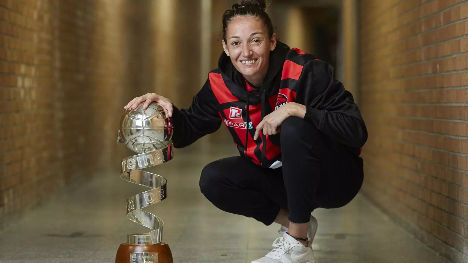 Laia Palau amb la Copa de la Reina