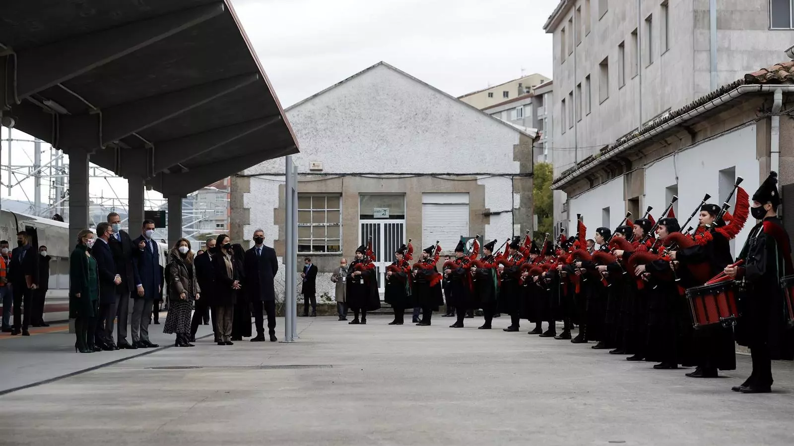 El govern espanyol ha inaugurat l'arribada de l'AVE a Galicia aquest dilluns.