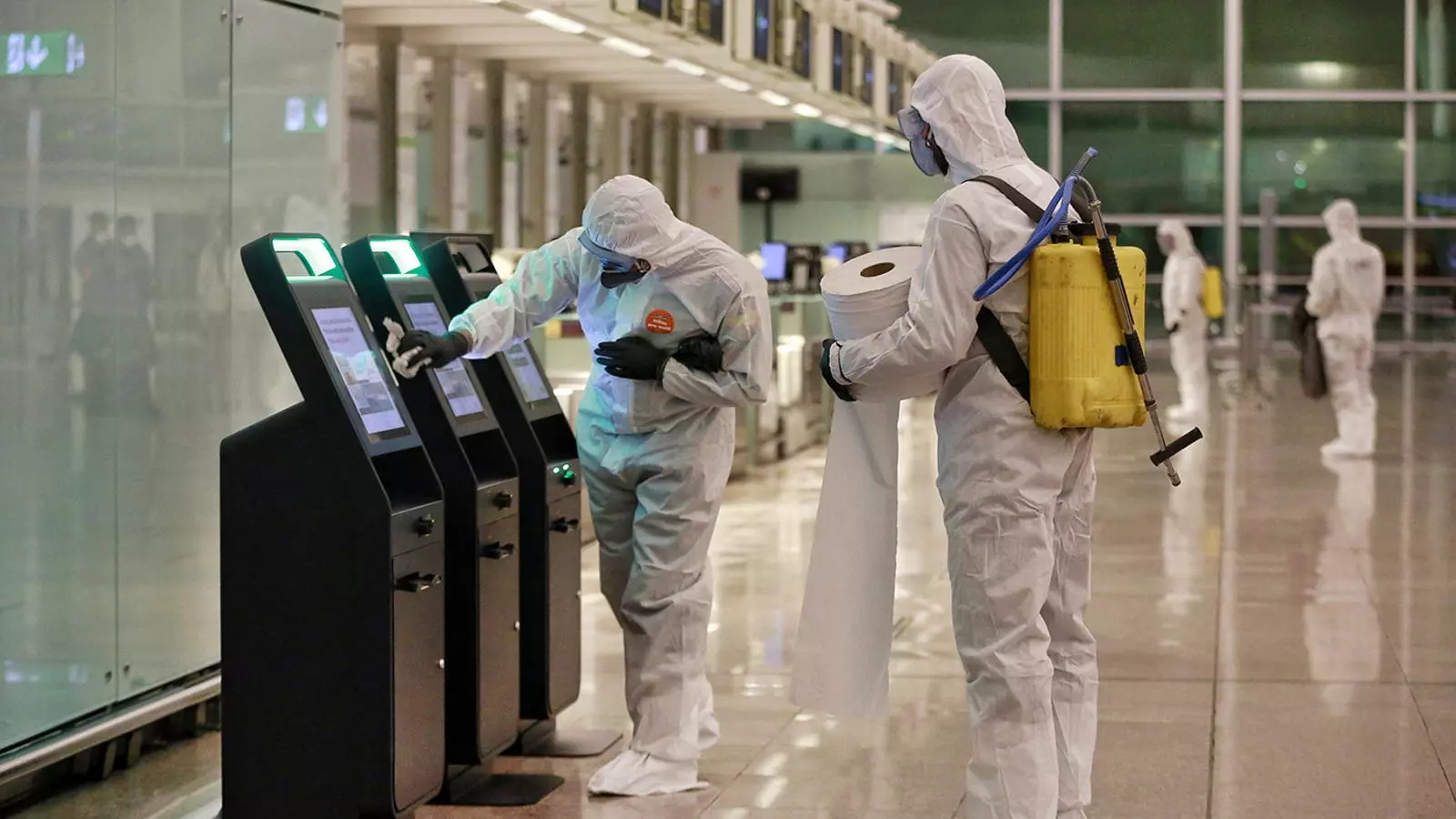Desinfecció de l'Aeroport del Prat de Barcelona