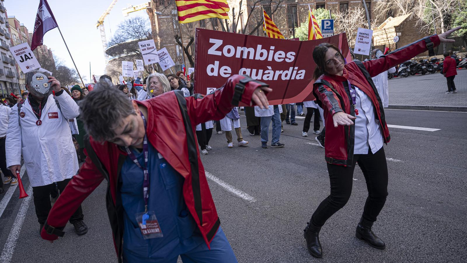 Symbolic carnival parade during the demonstration for the doctors' strike last February.