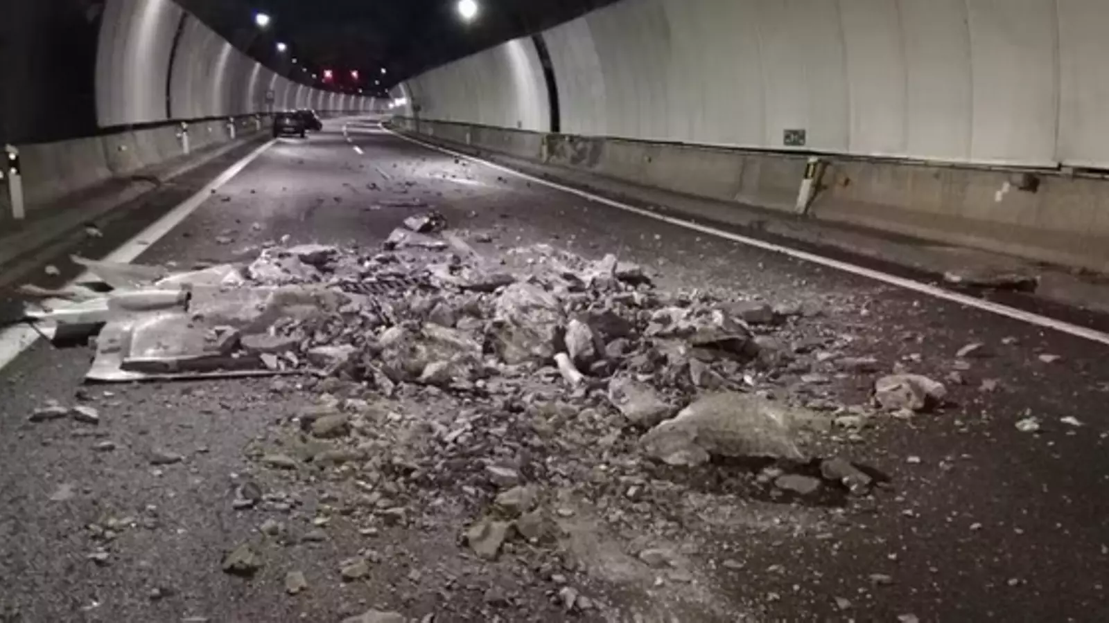 L'estat de la carretera després del despreniment.