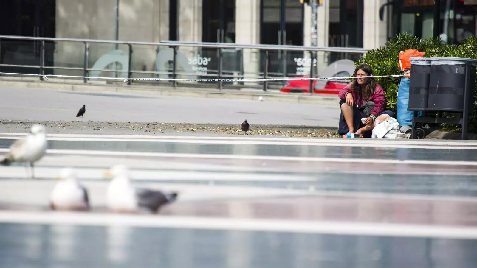 Una sensesostre a plaça Catalunya durant el confinament