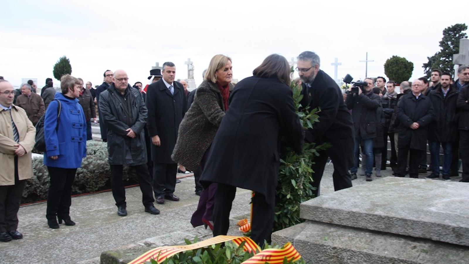 Núria de Gispert, en l'ofrena a Macià / ACN