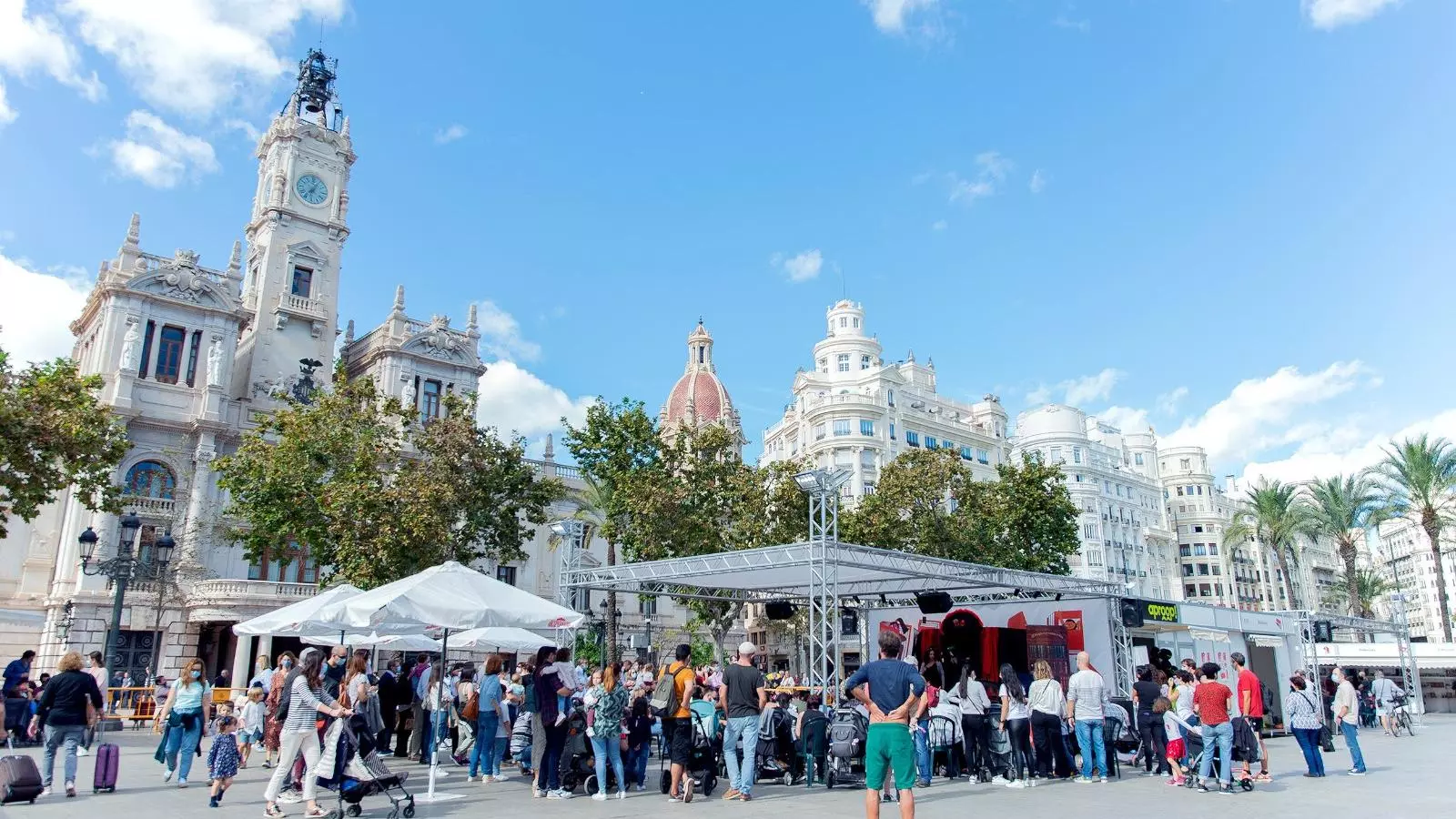 Un moment de la 9a edició de la Plaça del Llibre de València