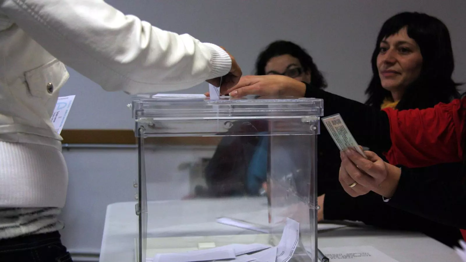 Urna electoral en una imatge d'arxiu /ARA