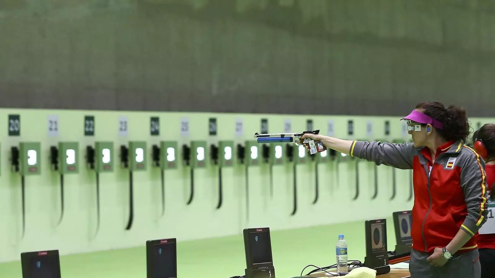 La tarragonina Sonia Franquet durant la fase preliminar de la competició de tir amb pistola d’aire de 10 metres.